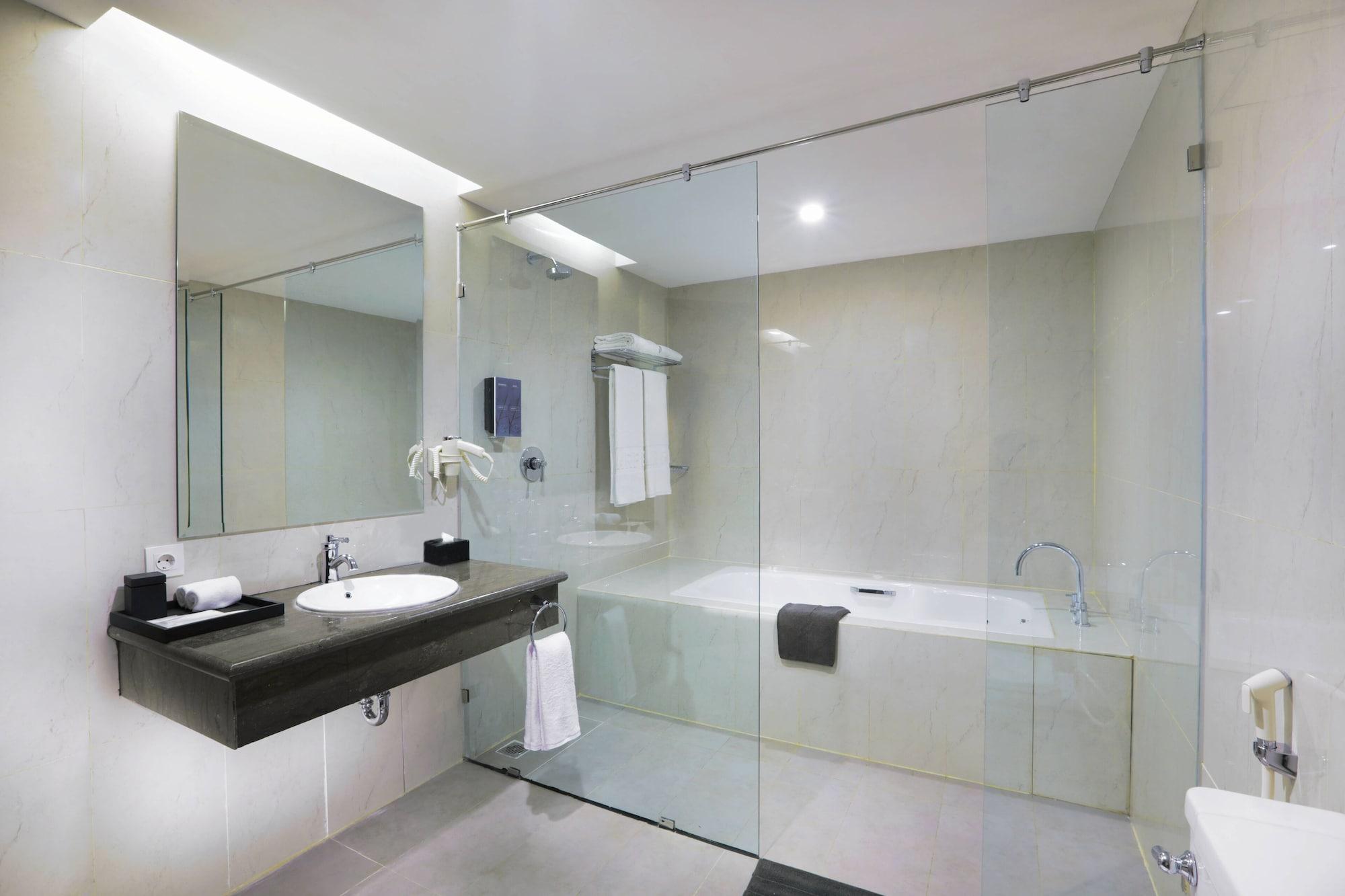 Harper Perintis By Aston Hotel Makassar Exterior foto