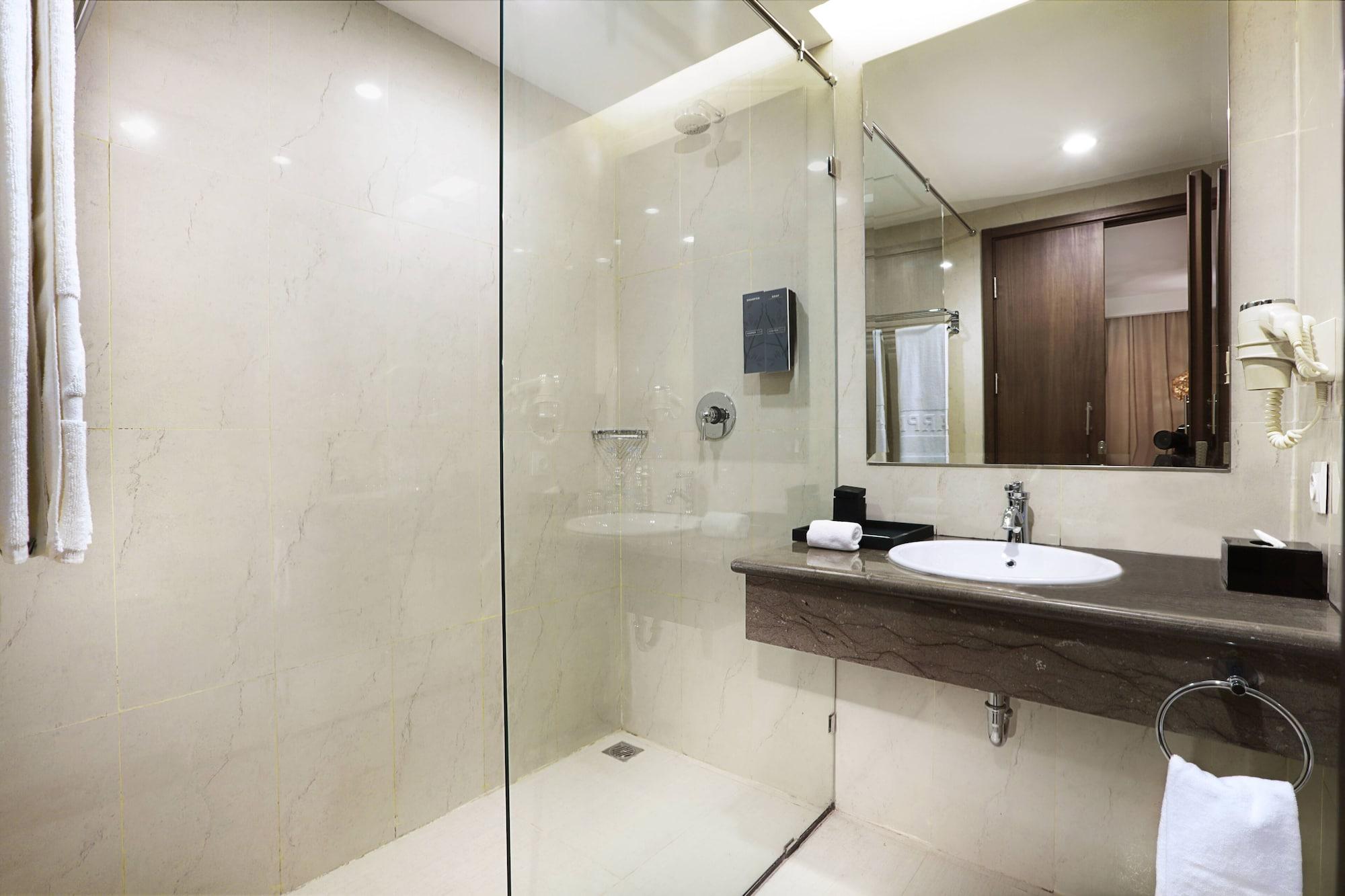 Harper Perintis By Aston Hotel Makassar Exterior foto