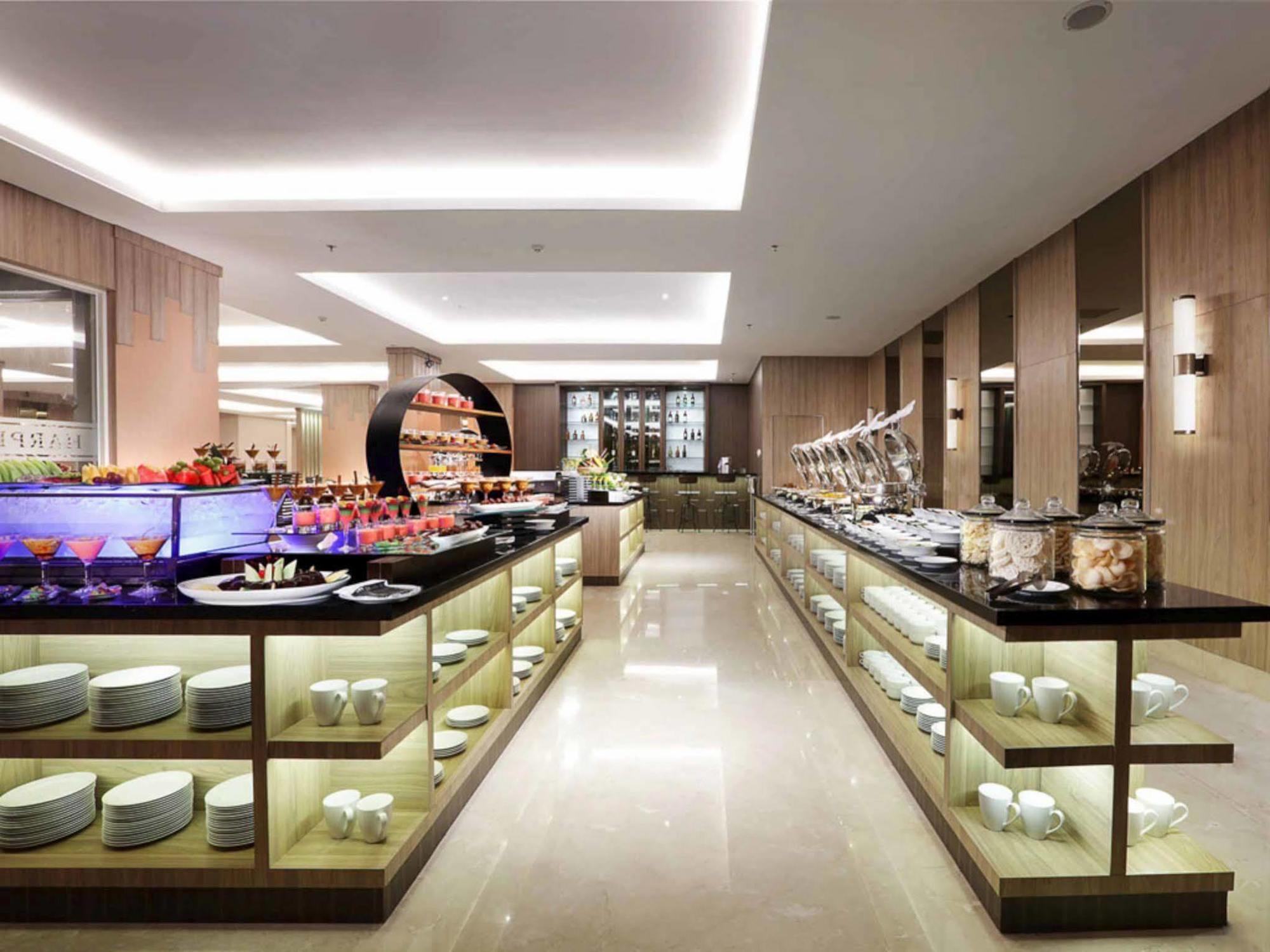 Harper Perintis By Aston Hotel Makassar Exterior foto