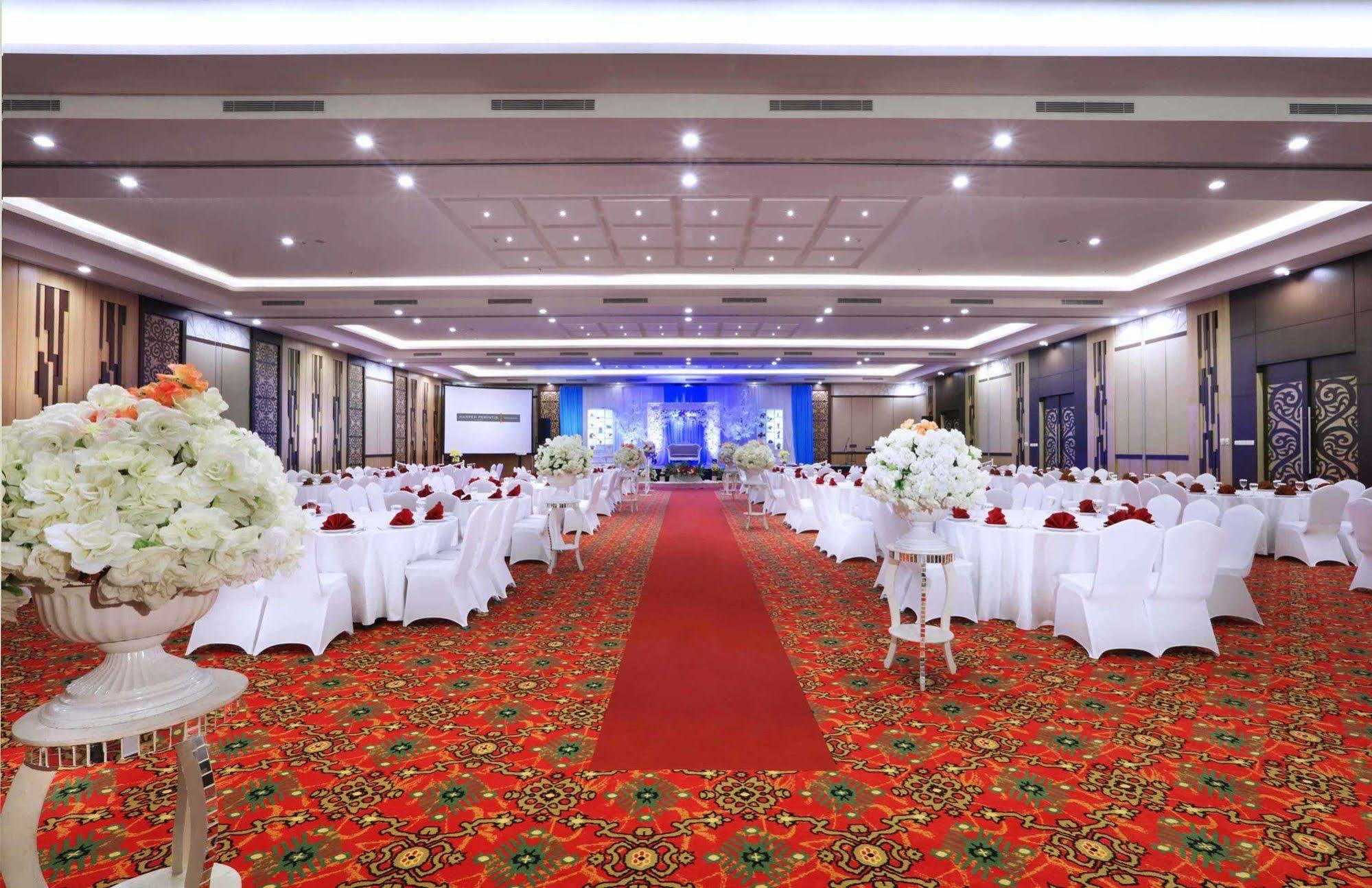 Harper Perintis By Aston Hotel Makassar Exterior foto