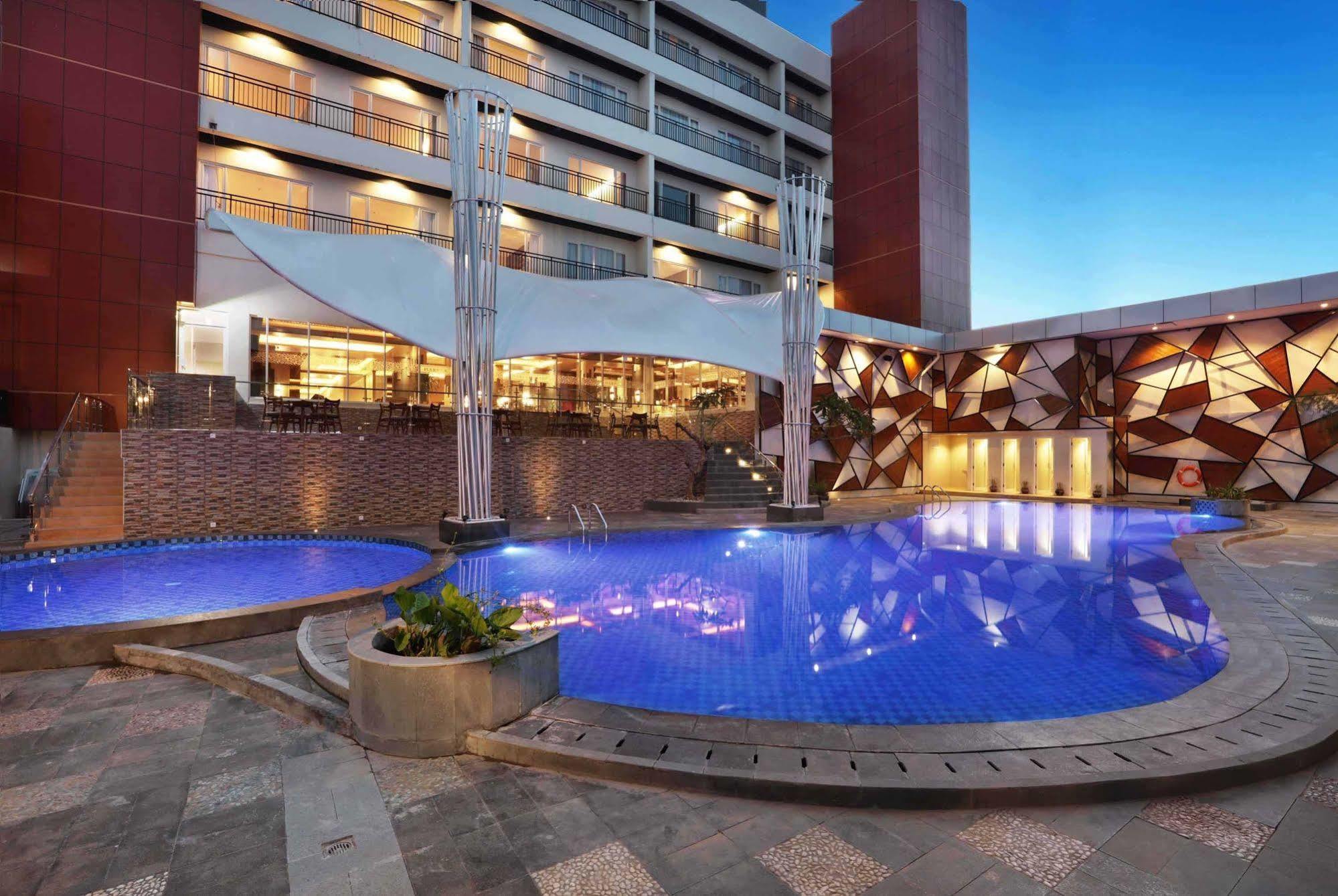 Harper Perintis By Aston Hotel Makassar Exterior foto